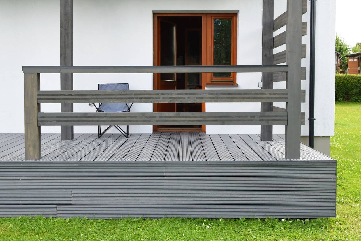 terrasse bois composite matériau bricolage jardin aménagement revêtement