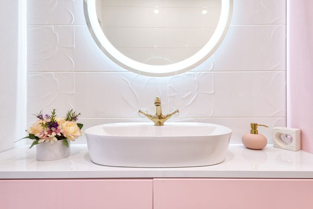 10 astuces pour faire la décoration murale de votre salle de bain